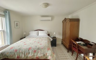 Queen bed, aircon, armoir, desk and window
